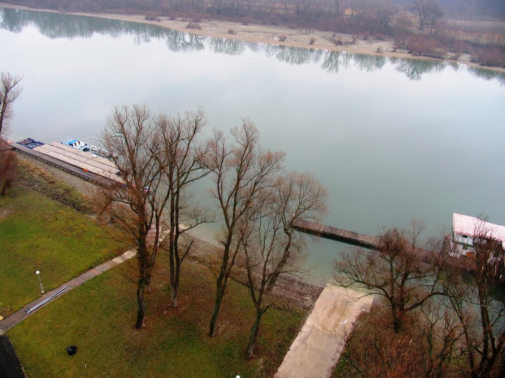 Waterfront Hotell Szentendre Exteriör bild
