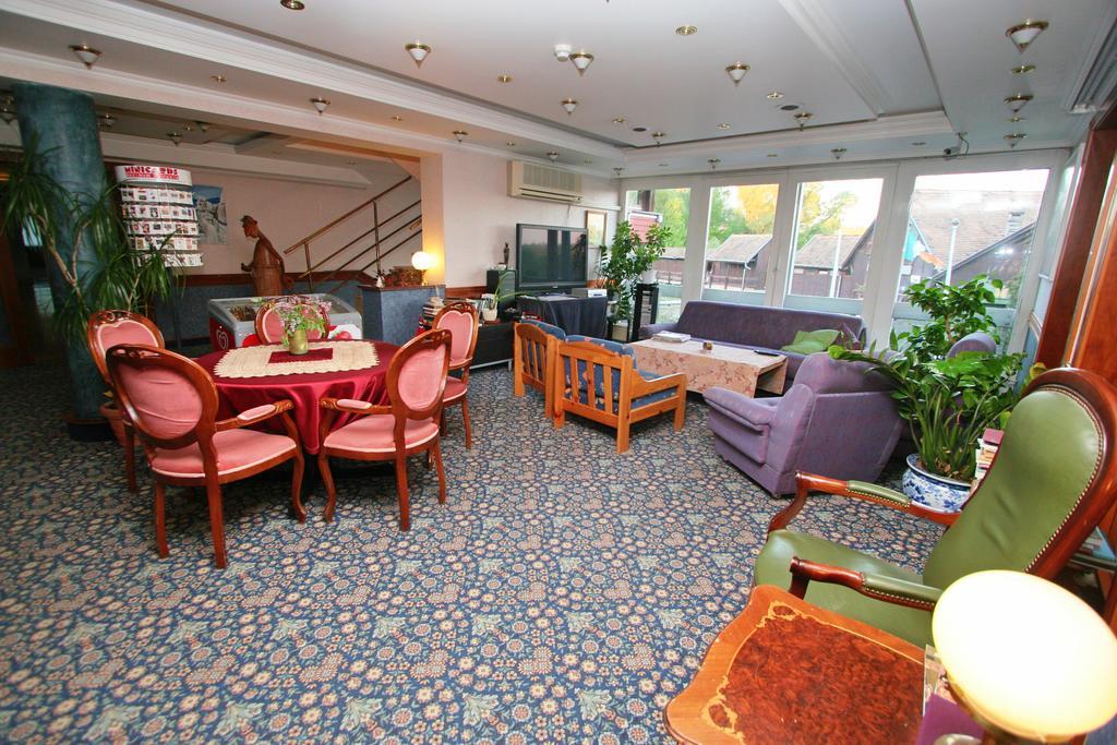 Waterfront Hotell Szentendre Exteriör bild