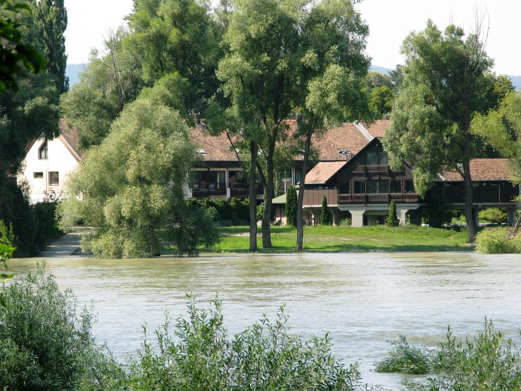 Waterfront Hotell Szentendre Exteriör bild