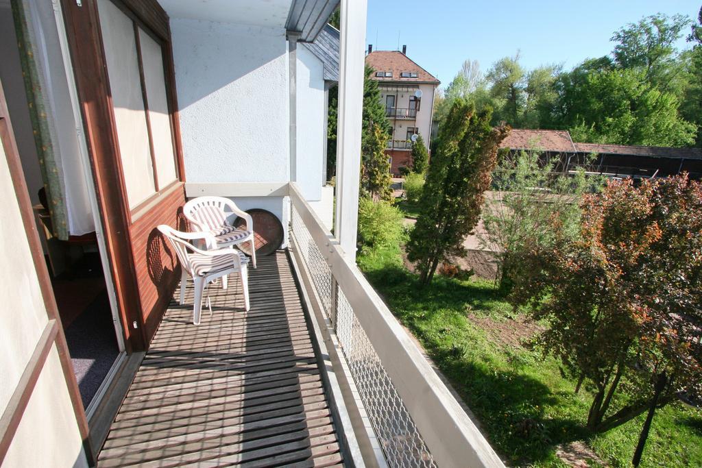 Waterfront Hotell Szentendre Exteriör bild