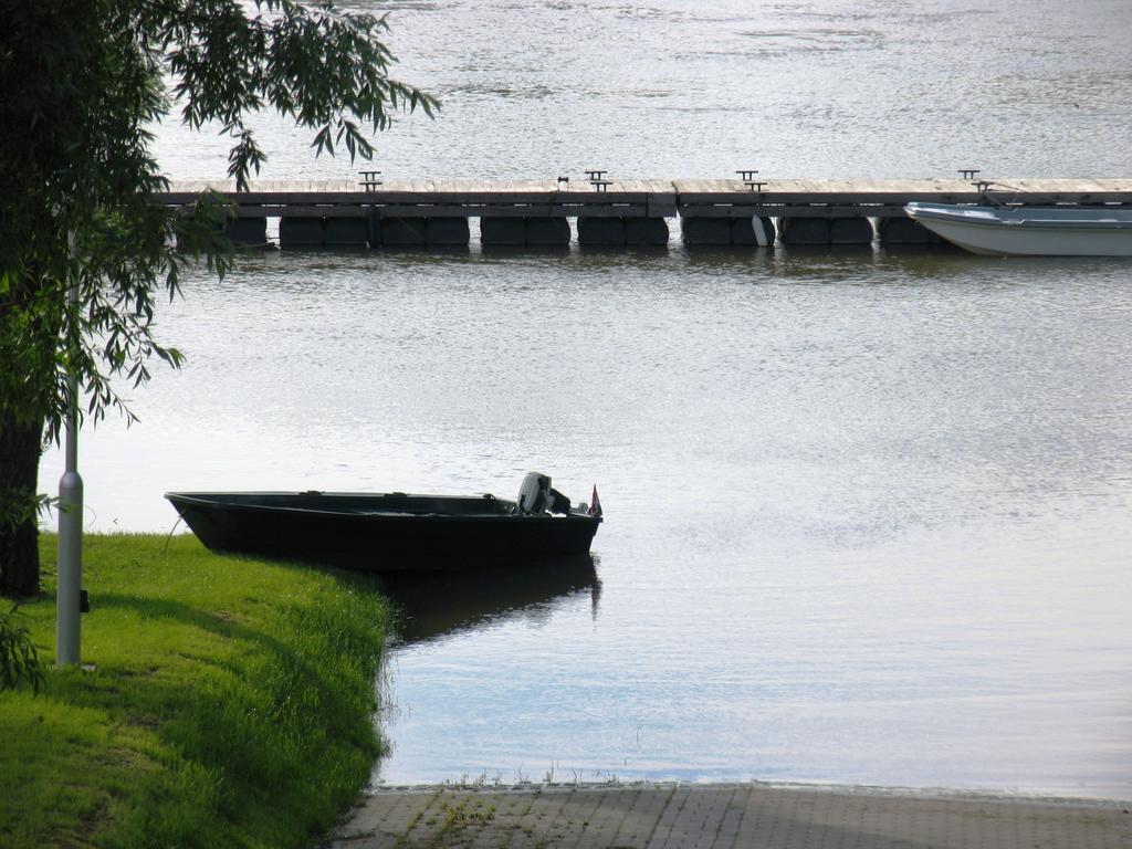 Waterfront Hotell Szentendre Exteriör bild