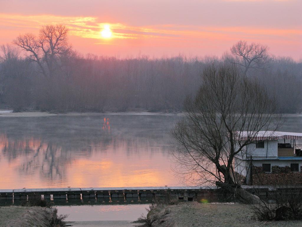 Waterfront Hotell Szentendre Exteriör bild